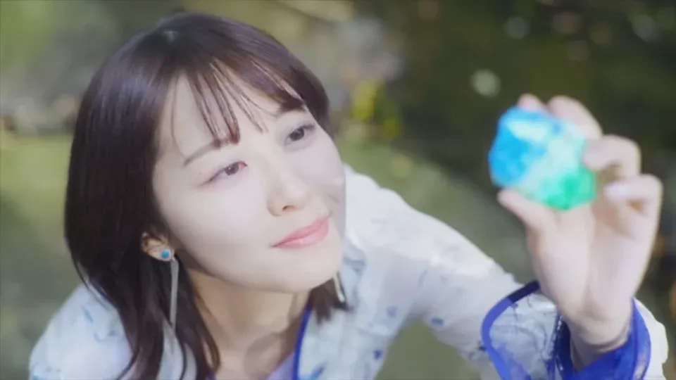 Tomori Kusunoki Releases Captivating 'Turquoise Blue' Music Video Ahead of 'LANDERBLUE' Album Launch