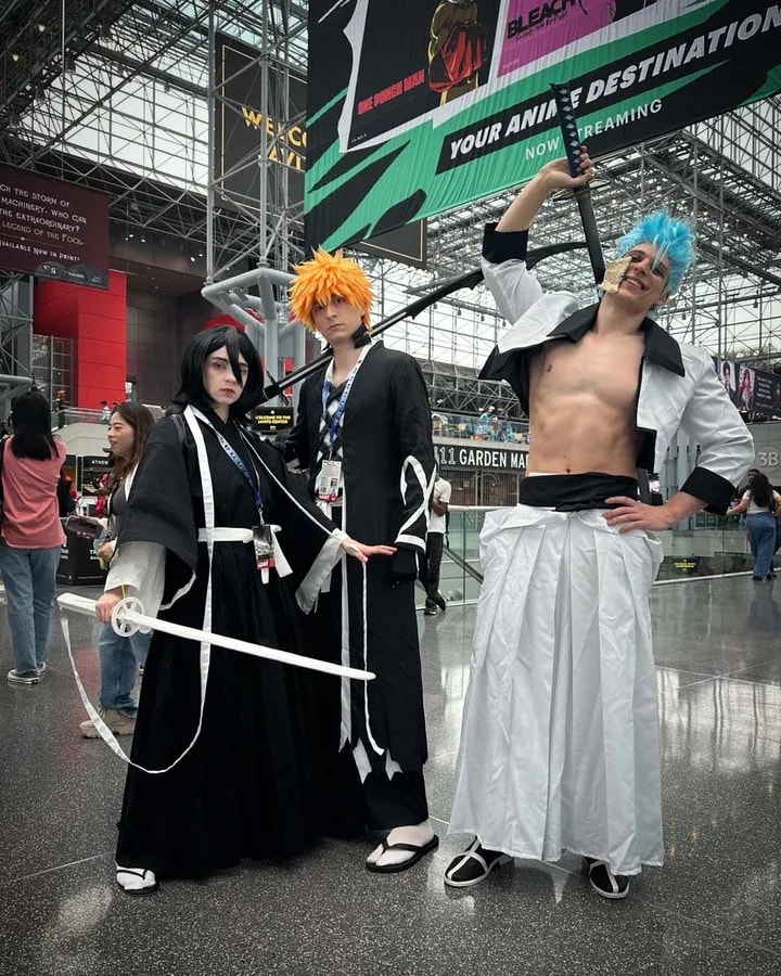 Cosplay Drama Unfolds: Rukia, Ichigo, Grimmjow, and Sakamoto in Action
